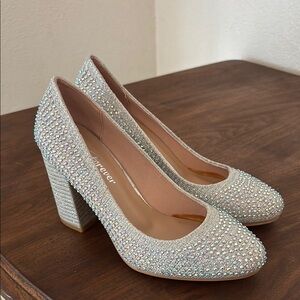 Forever 21 Women's Glittering Silver Heels